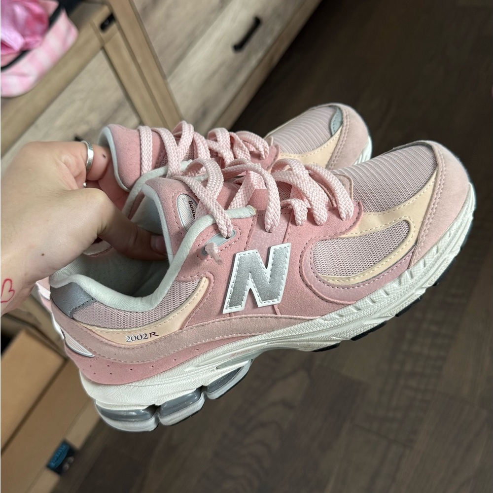 Pink new balance sneakers